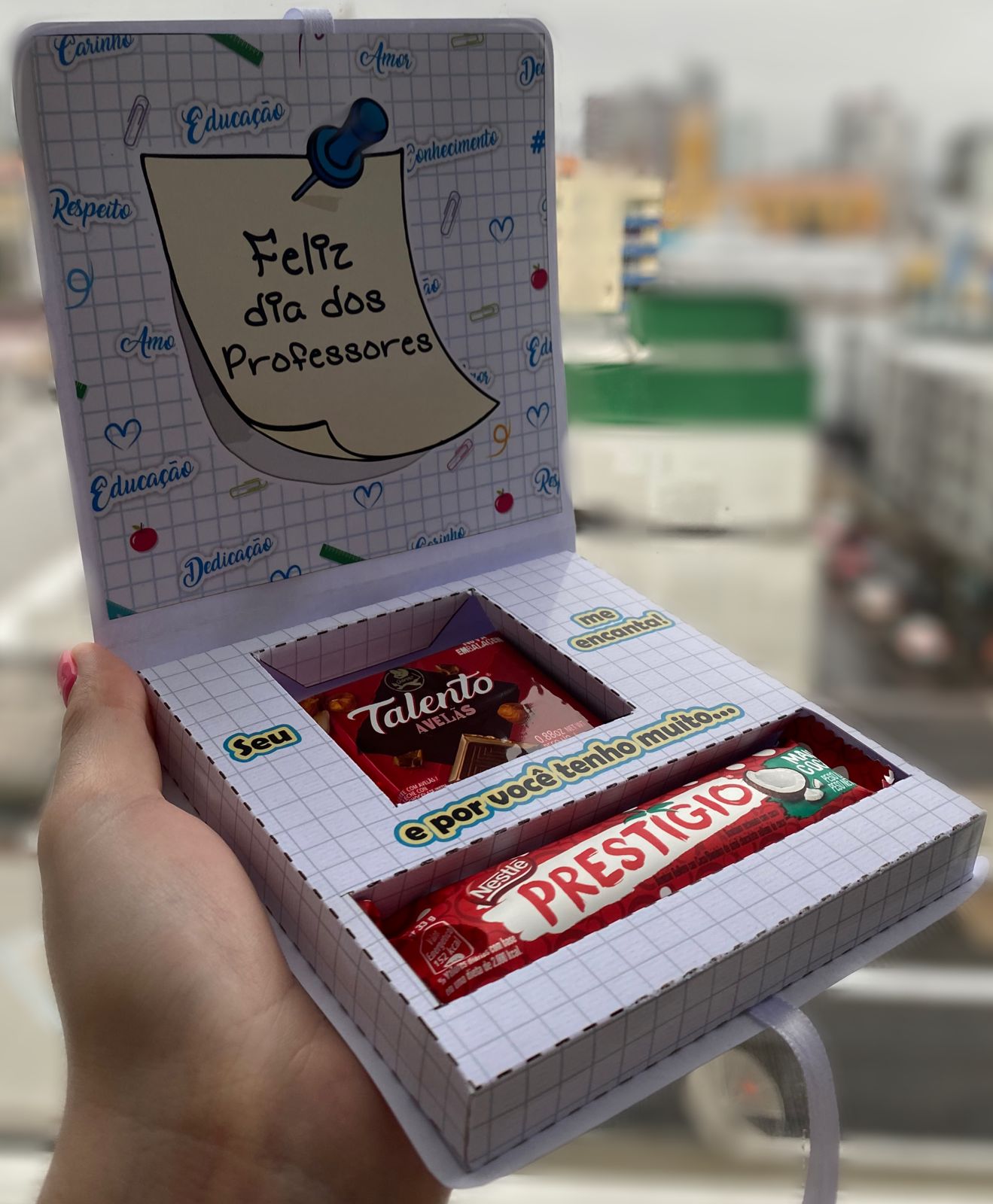 Caixa personalizada com chocolates talento e prestígio